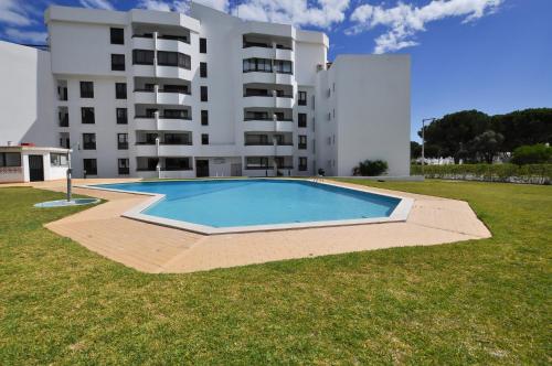Tenis Golf Mar by OCvillas