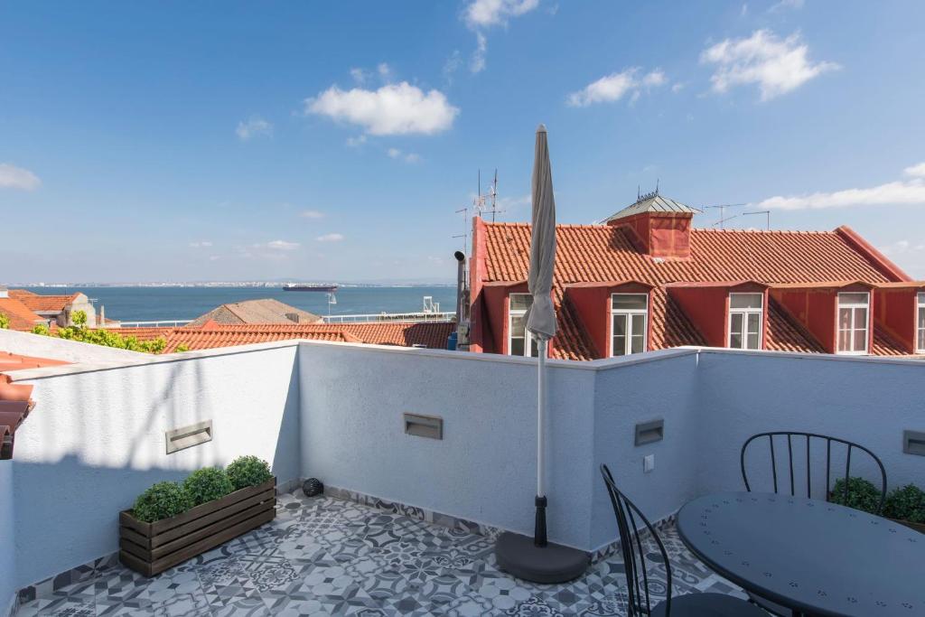 Appartement Terrace & River View in Alfama 62 Beco da Lapa 1st floor 1100-305 Lisbonne