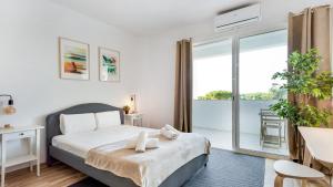 Terraços do Mar Apartment W/ Pool by LovelyStay