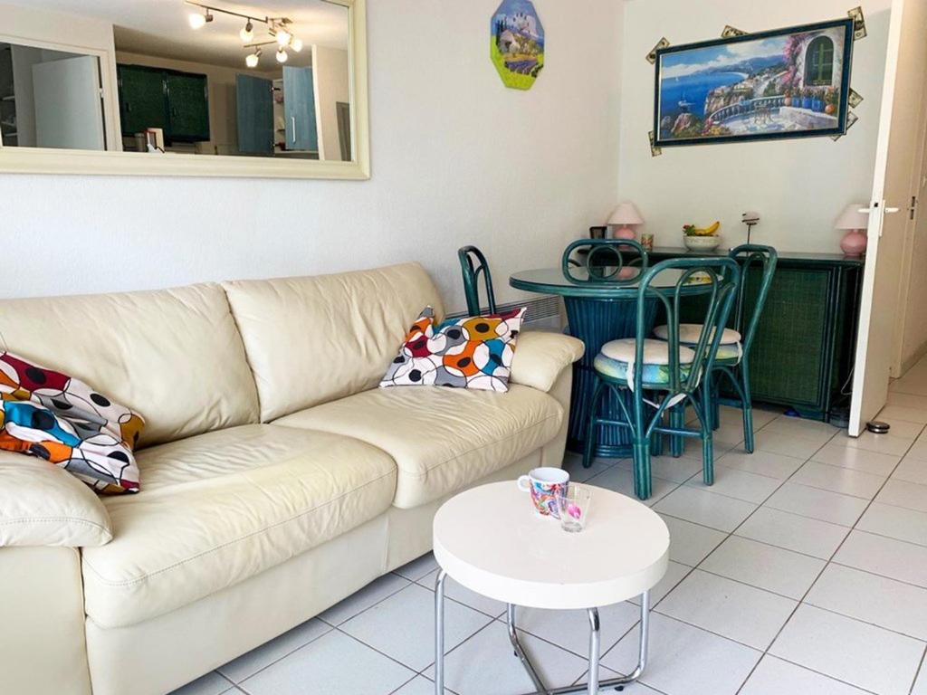 TERRASSE -100 m PLAGE - GRAND APPARTEMENT-8 PERS