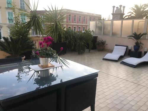 Appartement Terrasse dans Palace Centre ville Menton france