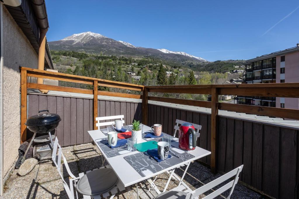 Appartement Terrasse des Lupins 21 Avenue des Acacias Embrun, apt 615 05200 Embrun