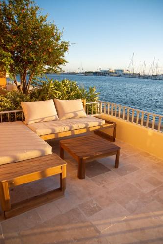 Appartement terrasse les pieds dans l'eau /piscine Le Cap d\'Agde france