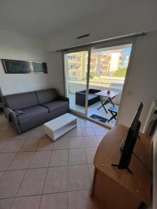 Appartement Terrasse proche de la plage RESIDENCE ANDRE MALRAUX, Bât A5A Marine les Pins 55 Avenue de Cannes 06600 Antibes Provence-Alpes-Côte d\'Azur