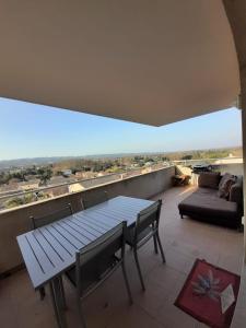 Terrasse sur les Alpilles