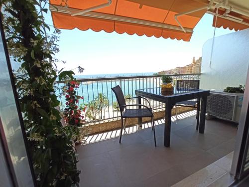 APPARTEMENT TERRASSE VUE MER Sea view terrace apartment \ Menton france