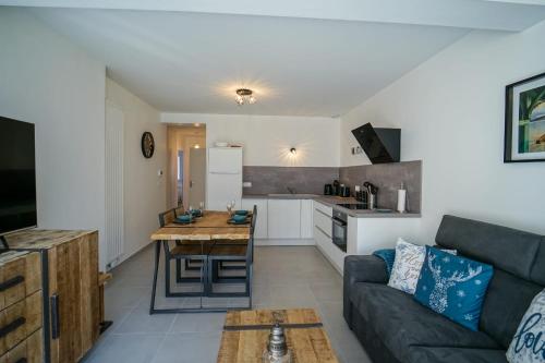 The Family Lake - 2 bedroom apartment terrace & parking