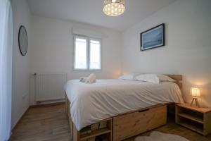 The Family Lake - 2 bedroom apartment terrace & parking