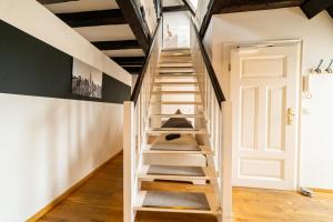 The FULL HOUSE Loft