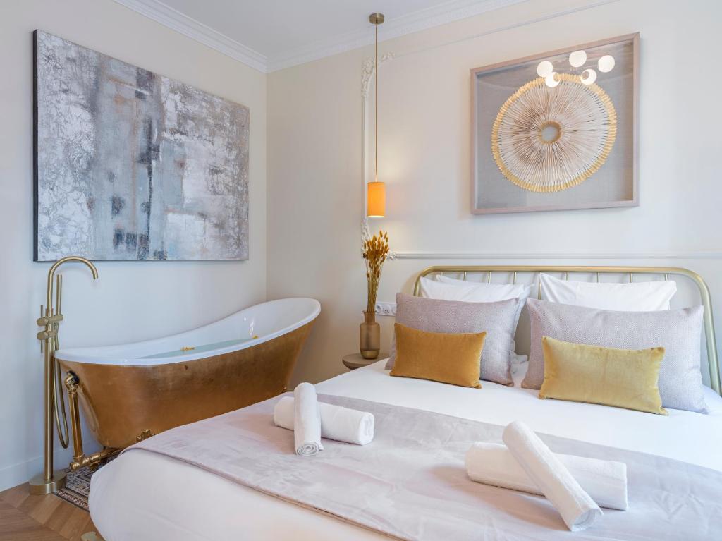 The Gatsby Suite 25 Avenue Pierre 1er de Serbie, 75116 Paris