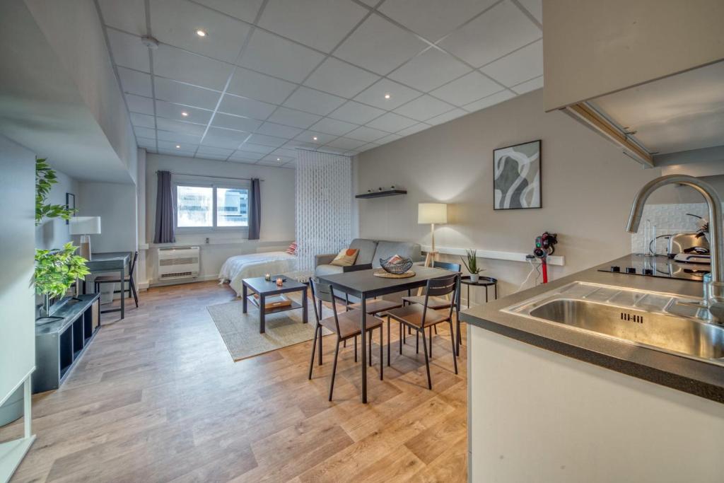 The industrial RIVE GAUCHE of Saint Martin d'Hère #EP 28 rue Barnave, 38400 Saint-Martin-dʼHères