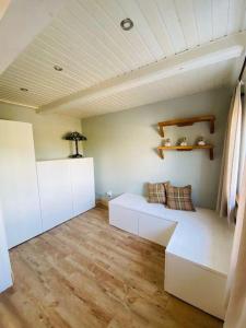 The-Little-Blue-Cottage-Inselweg-7
