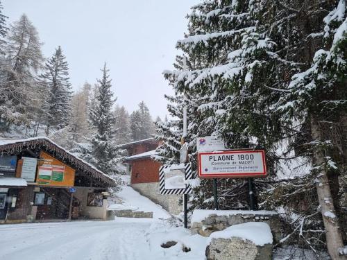 The little refuge of La Plagne (French Alps)