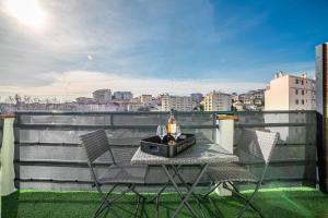The Loft - Superb 2 bedrooms on top floor with terrace - 10min to Palais & Beach!