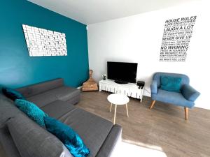 The Modern - Large Apartment - With Parking and Terrace