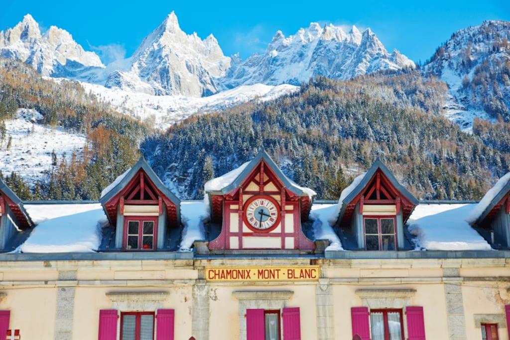 The most convenient place with the nicest view! 11, 1er etage 35 Place de la Gare, 74400 Chamonix-Mont-Blanc