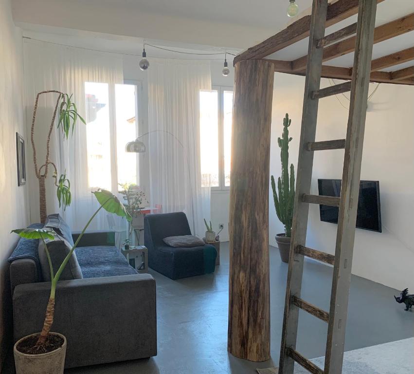 « The Nest » 13 Rue Fontaine de Caylus, 13002 Marseille