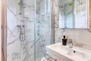 The New White Appart'Hôtel Vitry - Next to Paris