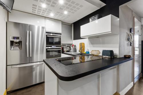 The Newport by POM, loft moderne, clim, parking