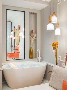 The Orange Haussmann