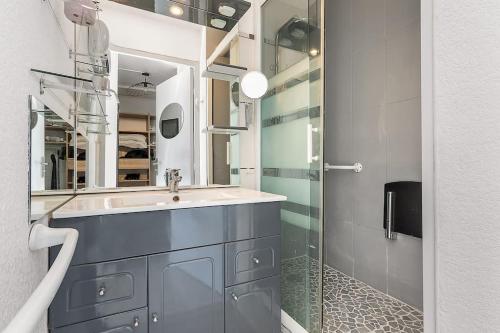 The Palm Walk by Pom, vue quai, piscine, parking, wifi