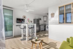 The Palm Walk by Pom, vue quai, piscine, parking, wifi