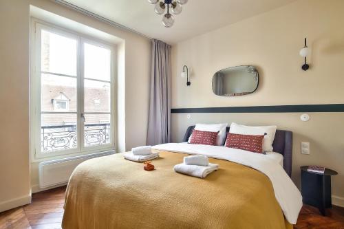 The Perfect Parisian Flat Bd St-Germain - Mid Term