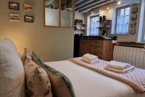 The Saint Jean Suite - Cozy for 2 - Center Honfleur