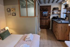 The Saint Jean Suite - Cozy for 2 - Center Honfleur