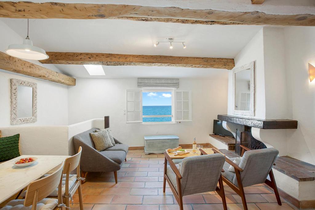 Appartement The Sea Apartment 2 - Sea view on the ramparts of Old Town Antibes 25 Rue de la Tourraque 06600 Antibes