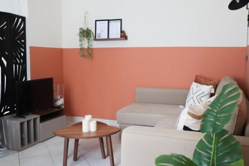 The Tiny Suite - Lovely 1 BR apt. near Paris.