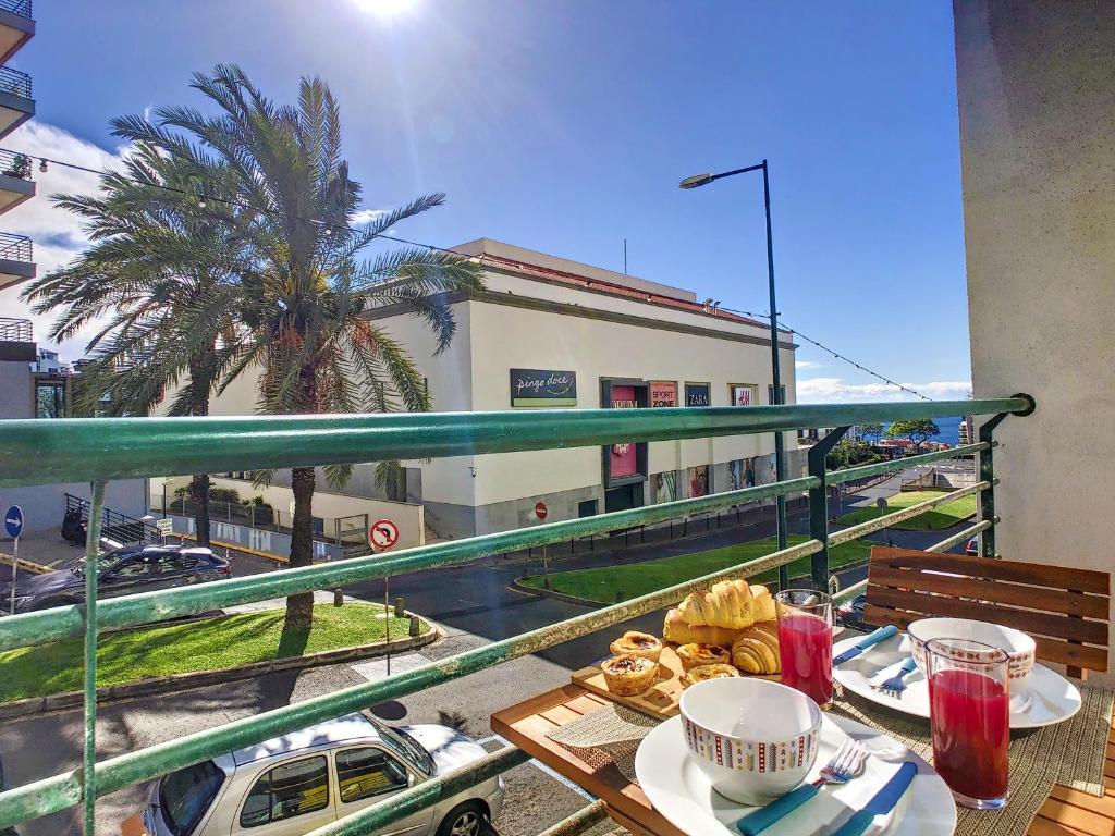 Theos Apartment by MHM Rua José António de Freitas Gonçalves Edifício Jardins Fórum Plaza II 1° andar, 9000-116 Funchal