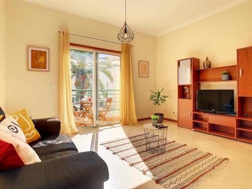Theos Apartment by MHM