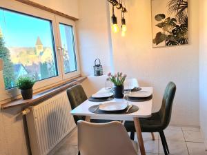 Theox Apartment No 5 Leaf Green für 4 Personen mit Balkon