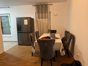 Three Bedroom apartment in City centre with a Grand Garden