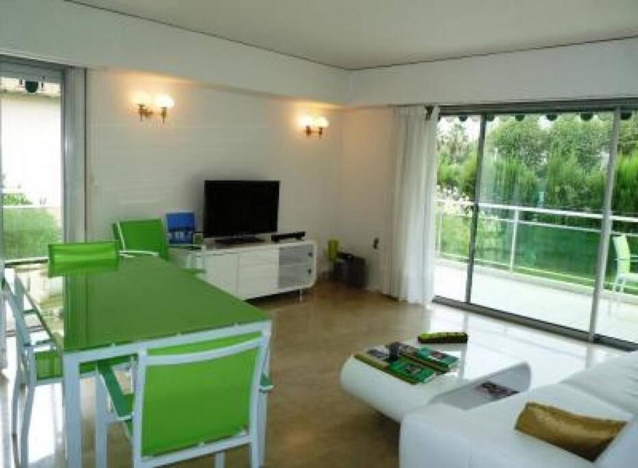 Three bedroom, two bathroom apartment in Cannes with large terrace - 880 13 Rue Velasquez, 06400 Cannes