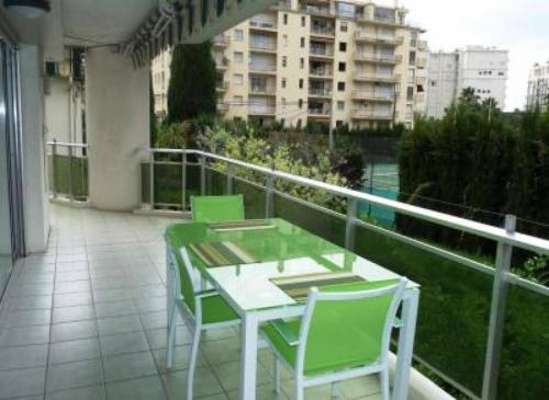 Three bedroom, two bathroom apartment in Cannes with large terrace - 880