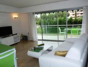 Three bedroom, two bathroom apartment in Cannes with large terrace - 880