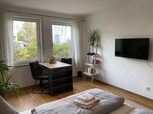 Tiny Apartment - Parking - Kitchen - Netflix