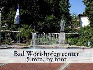 Tolle Zweiraum-Ferienwohnung in bester Lage l Innenstadtnähe l 1 Minute zum Bahnhof l TV l Free-WLAN l Keine Küche l Willkommen im Hallo!-Apartment 4