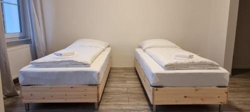 Tolstov House - 5 Room House with Terrace - 35min Messe DUS