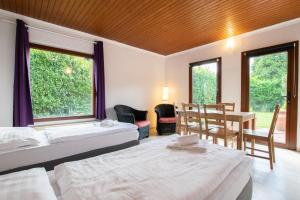 Tolstov House - 6 Room Villa with Garden - 15min Messe DUS