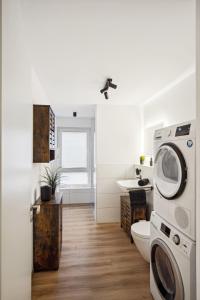 TomsFLAT CityApartments - 3 ROOMS, KITCHEN, WORKSPACE, HIGHSPEED WIFI, FREE PARKING, WASHER & DRYER, BALCONY, 24h Check-in