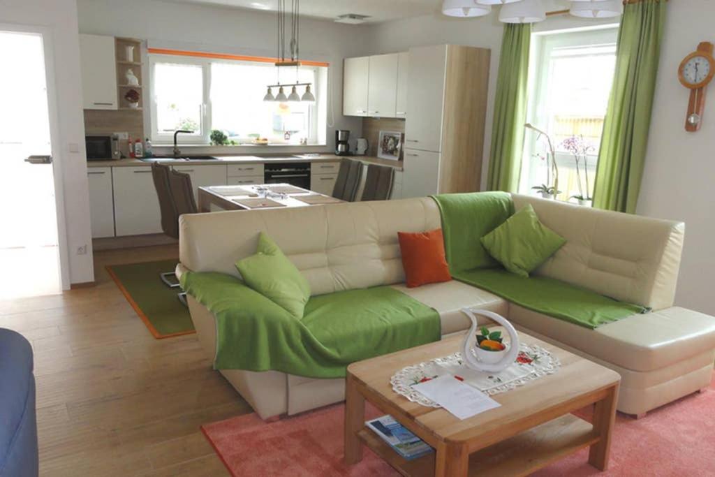 Appartement Top 2 Zi-Wohnung, 350 m zum See Eberhardstrasse 27 Hochparterre, 2 Stufen 88046 Friedrichshafen