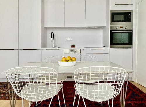 Top cozy apartment in the Upper Marais Area