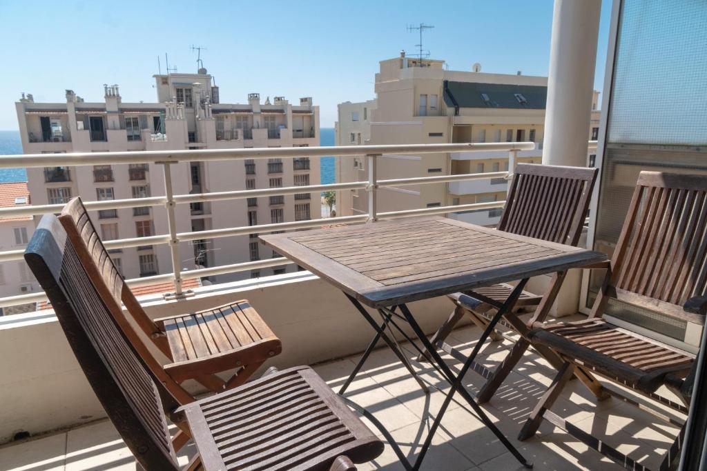 Top Floor Apartment Santa Barbara 114 Avenue de la Californie, 06200 Nice