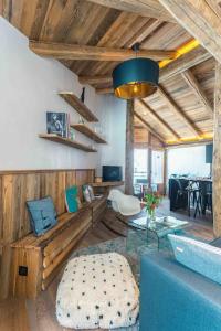 Top floor apartment, ski in ski out, superb view