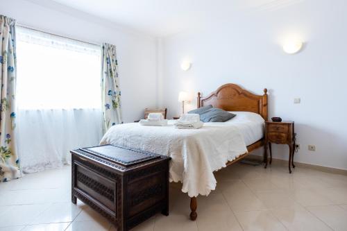 Top floor apartment with great views!