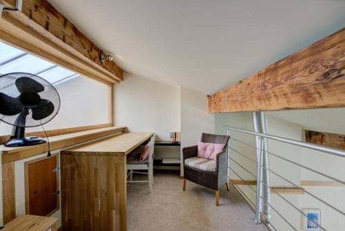 Top Floor Duplex Apt/Rooftop Views/Mins to Beach