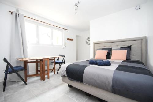 TOP studio refait à neuf aux porte de Paris proche RERMétro